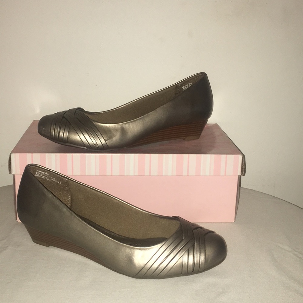 Heel wedge ballet flat